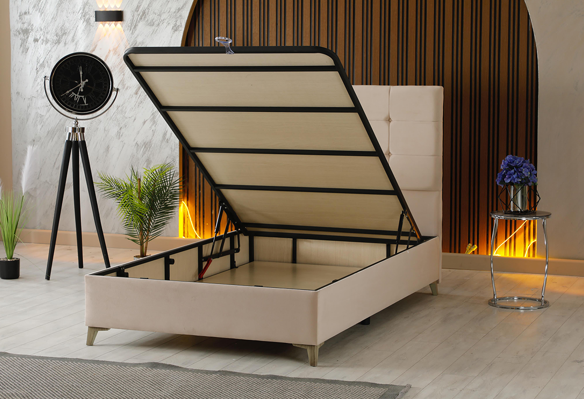 Απεικονίζεται το κρεβάτι Monaco ανασηκωμένο για να φανεί ο αποθηκευτικός του χώρος.